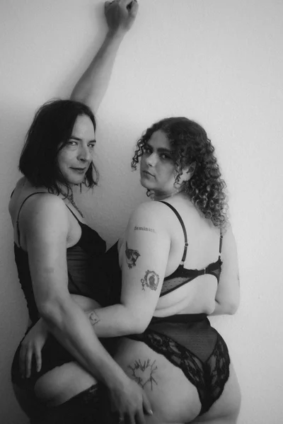 Begleitservice für Paare: Entspanntes Treffen mit einer Trans Escort.