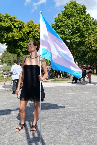 Akademische Business Begleitung Berlin beim Geschäftsessen in Mitte.