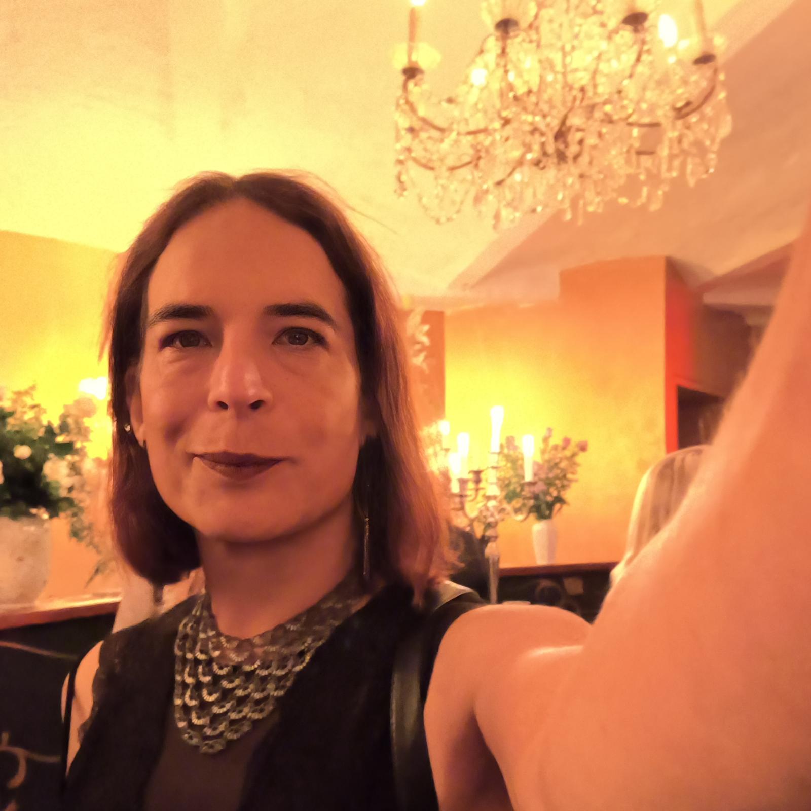 elegant trans ecort you for dinner dates and companionship